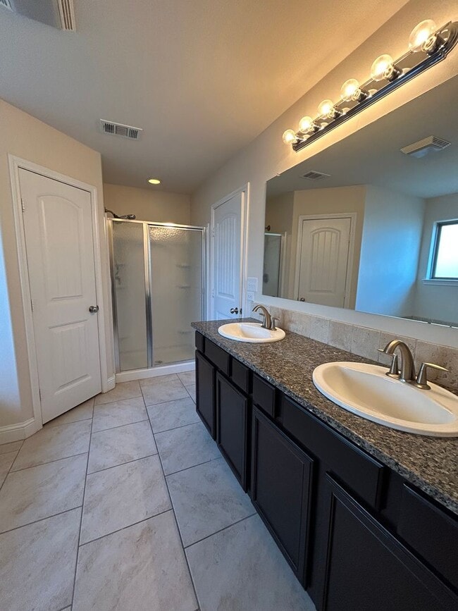 Building Photo - Beautiful 4 Bedroom Home in Northpark!