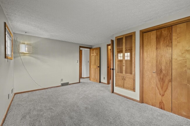Building Photo - 7711 Hayden Run Rd