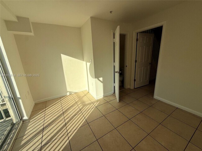 Building Photo - 821 SW 2nd St