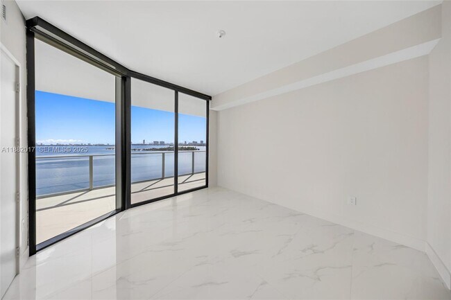 Building Photo - 700 NE 24th St