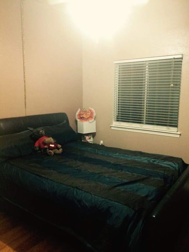 Building Photo - East El Paso 2 bed/1.5 Bath 1 car garage