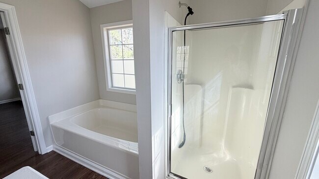 Building Photo - 4BR Home with High Ceilings & Main-Level Suite In Hillgrove District