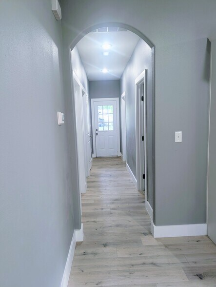 Building Photo - 405 E Wilson Ave