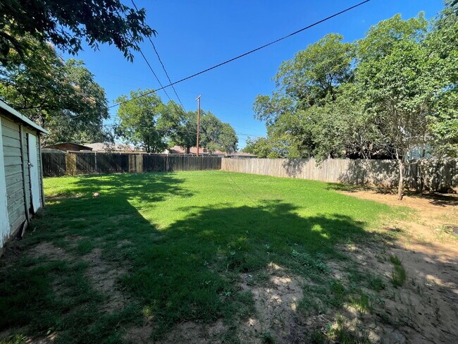 Building Photo - BEAUTIFUL HOUSE NEAR MEDICAL AND TTU