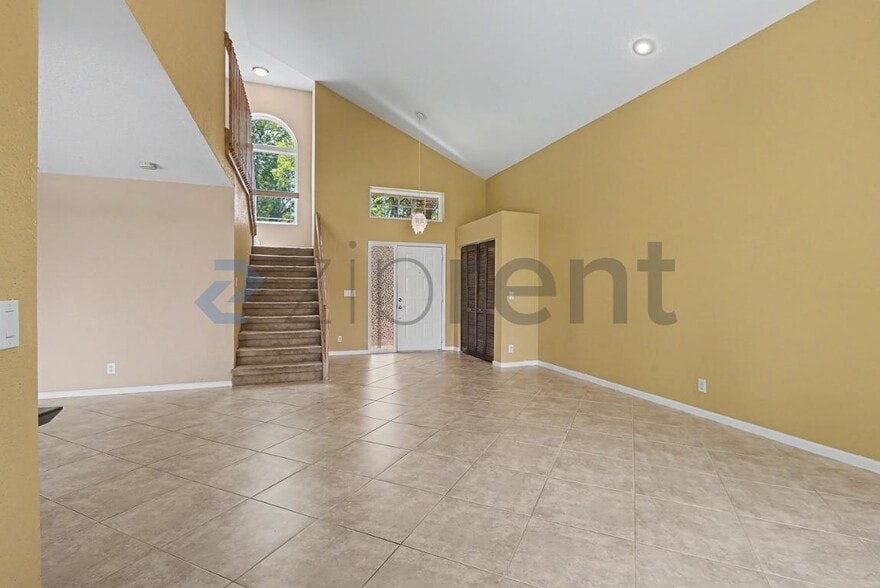 Building Photo - 10271 NW 10th Ct