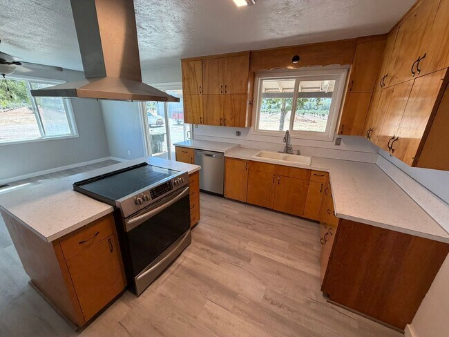 Building Photo - 27840 7 Mile Ln