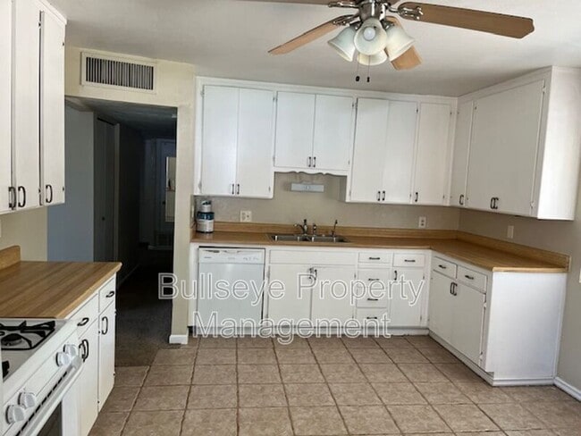Building Photo - 3127 W Dahlia Dr