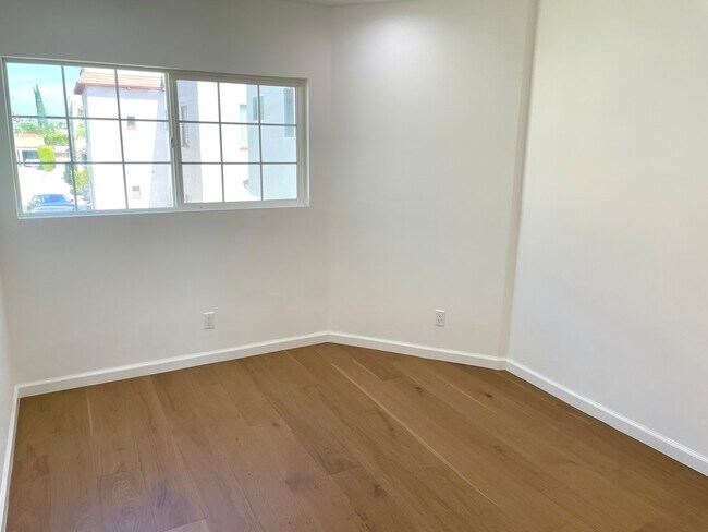 Building Photo - 541 N Spaulding Ave