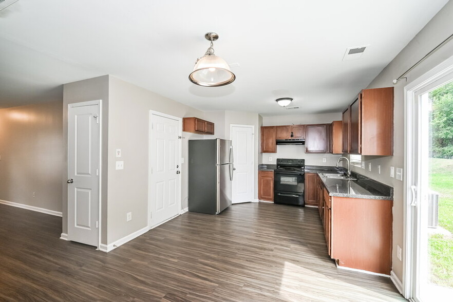 Building Photo - 818 Rook Rd