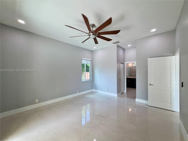 Building Photo - 5600 SW 199th Ave