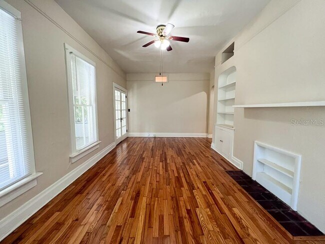 Building Photo - 318 NE 2nd Ave