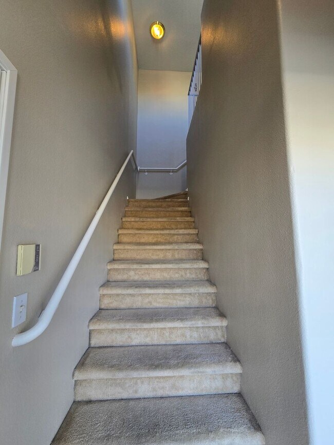 Building Photo - Awesome 2 bedroom 2 bath unit!