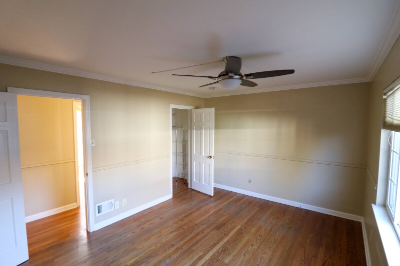 Building Photo - 1190 Manor Dr