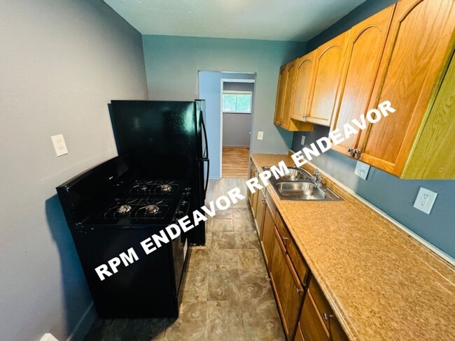 Building Photo - 3-bedroom Move-In Ready with Covered Outdo...