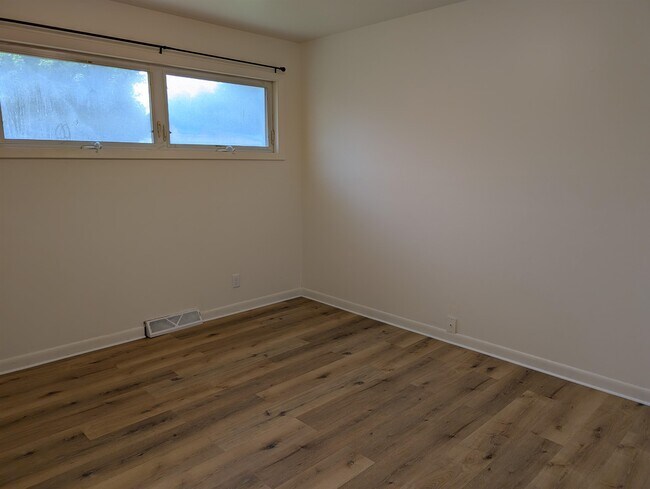 Building Photo - 311 Stewart Dr