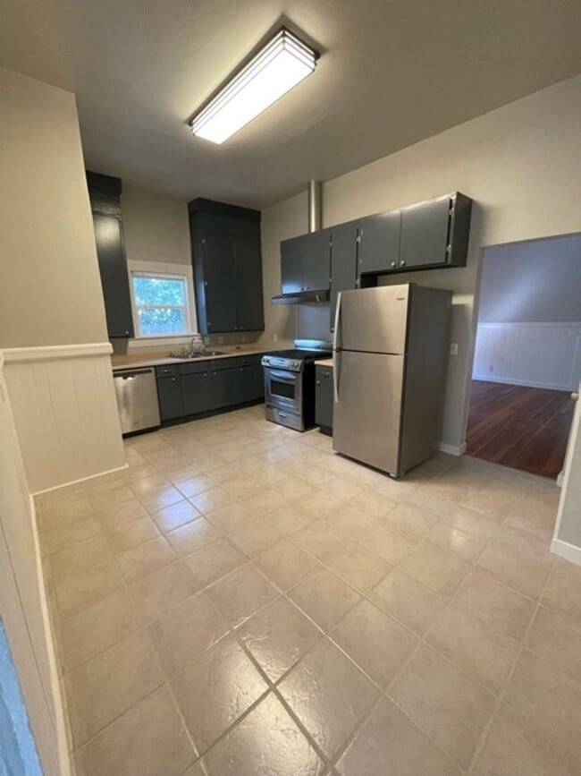 Building Photo - 149 W 21st St