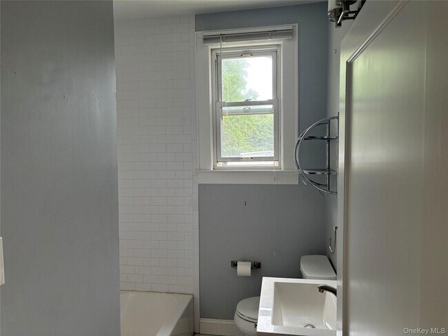 Building Photo - 31 Forest Ave