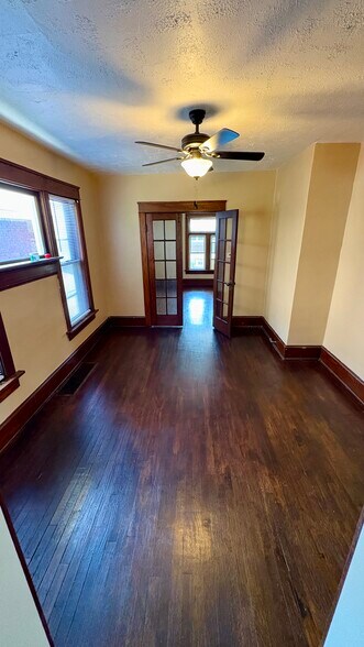 Building Photo - 132 E 31st St
