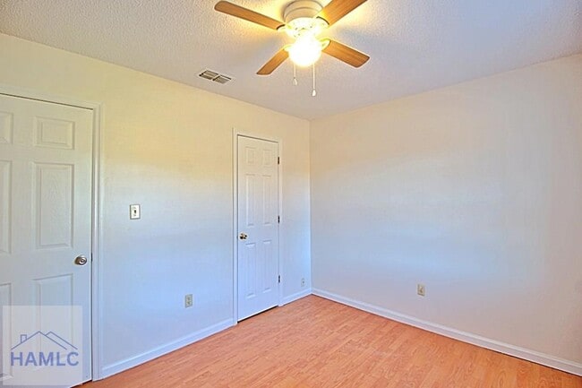 Building Photo - 915 Churchfield Dr