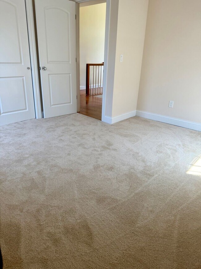 Building Photo - 497 Carnation Dr