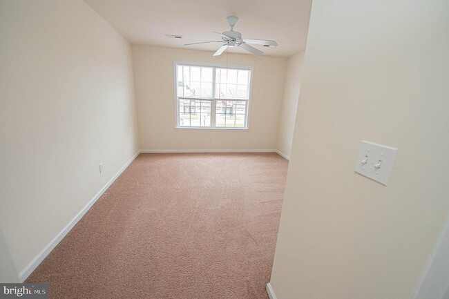 Building Photo - 438 Parkview Ct
