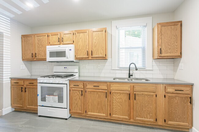 Building Photo - 284 Pearl St