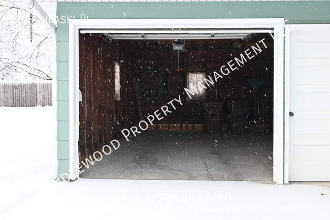 Building Photo - Pet Friendly 3 Bedroom Single Family Home ...