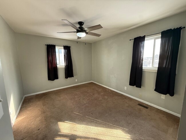 Building Photo - 719 Surrey Dr