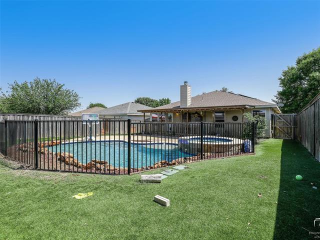 Building Photo - 1614 Pin Oak Trail