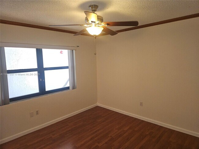Building Photo - 1021 Mockingbird Ln