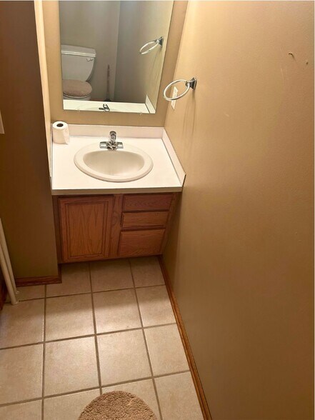 Building Photo - 5310 S 78th St