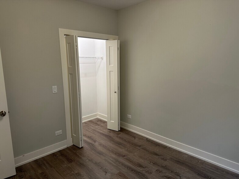 Building Photo - 1143 Maple