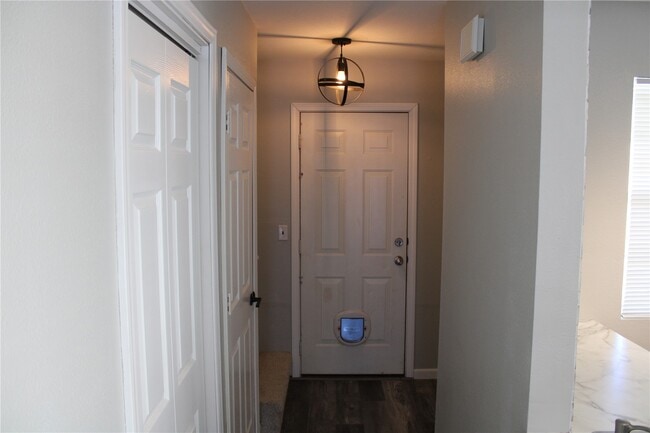 Building Photo - 712 Woodside Creek Dr