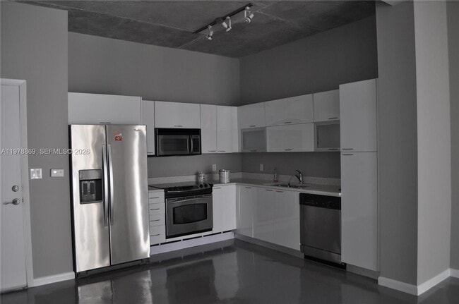 Building Photo - 234 NE 3rd St