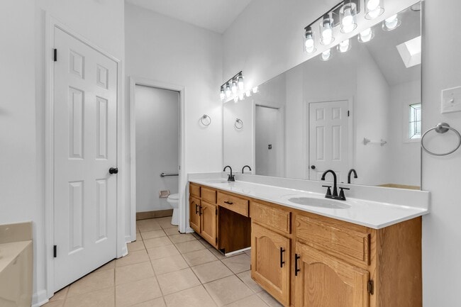 Building Photo - 6613 Stephan Ridge Dr