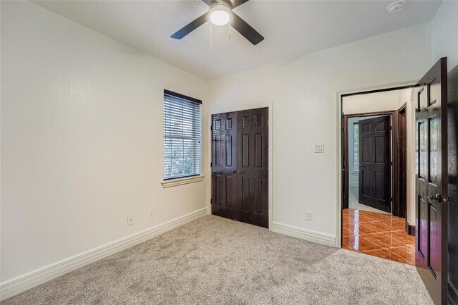 Building Photo - 10901 Parkfield Dr