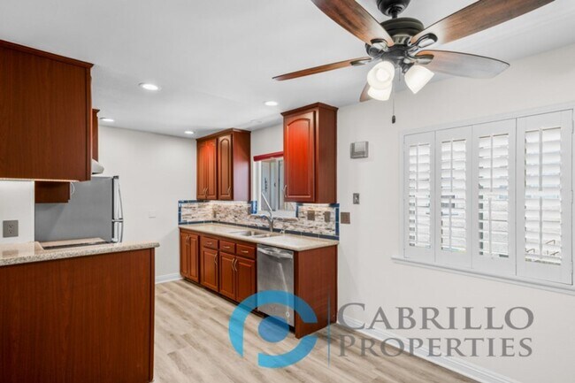 Building Photo - Beautiful 2bd/2ba 2nd Floor Condo with Bra...