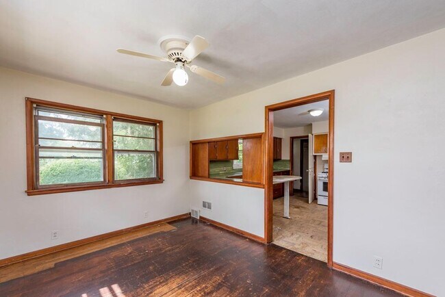 Building Photo - 618 N Oplaine Rd