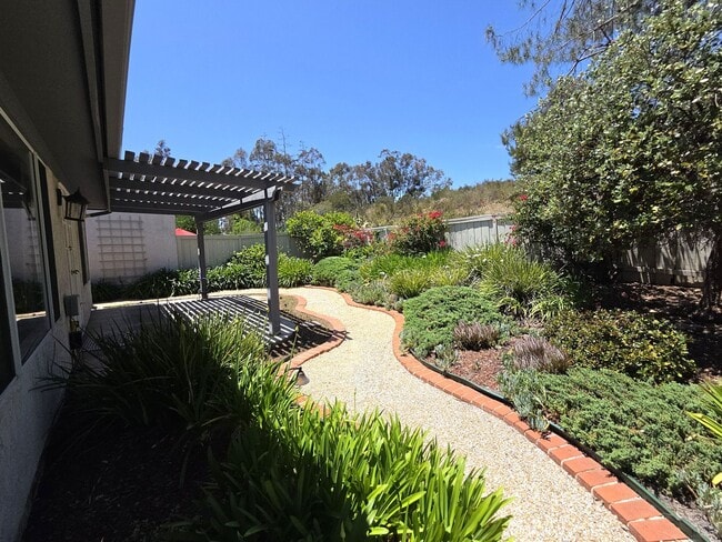 Building Photo - Scripps Ranch Beauty