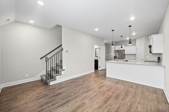 Building Photo - Two Bedroom with Garage!