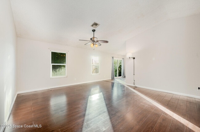 Building Photo - 511 Biscayne Ln