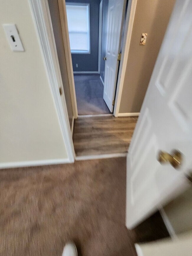 Building Photo - 3 Bedroom, 2 Bathroom Home
