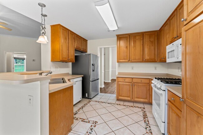 Building Photo - 3 Bedrooms 2 baths in McDonough on 1 acre waterfront backyard with private dock.