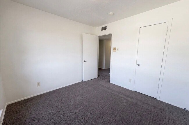 Building Photo - 258 Rolling Hills Pl