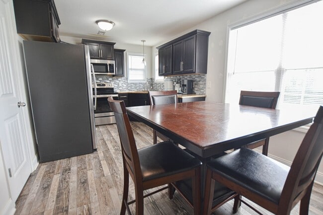 Building Photo - Pet Friendly Four Bedroom with Basement!