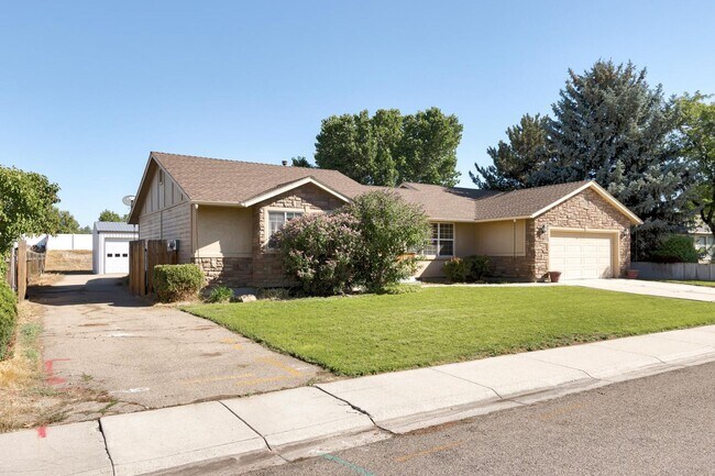 Building Photo - 10934 W Camas St