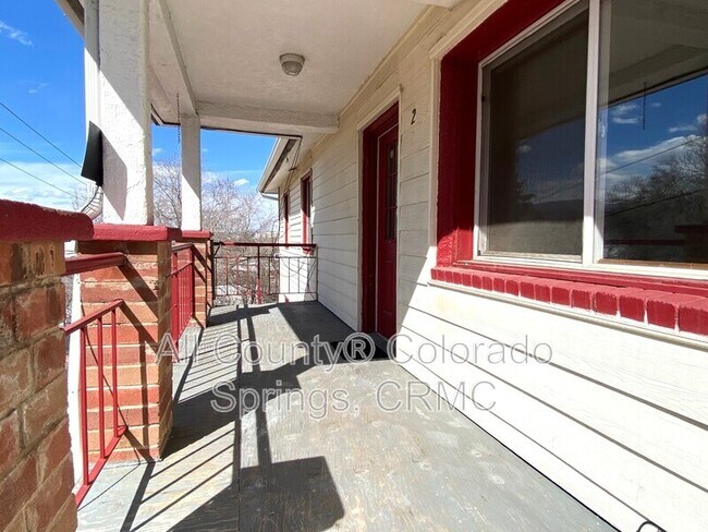 Building Photo - 114 W Brookside St