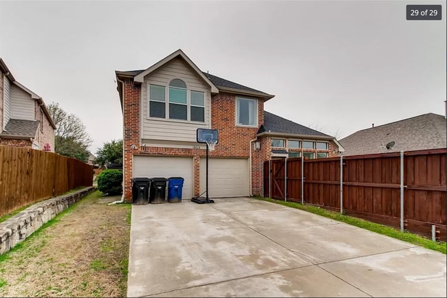 Building Photo - 2414 Thorntree Dr