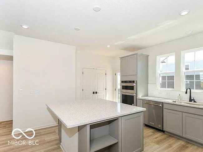 Building Photo - 1740 Blenker Dr