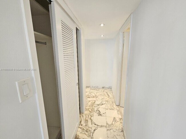 Building Photo - 18051 Biscayne Blvd